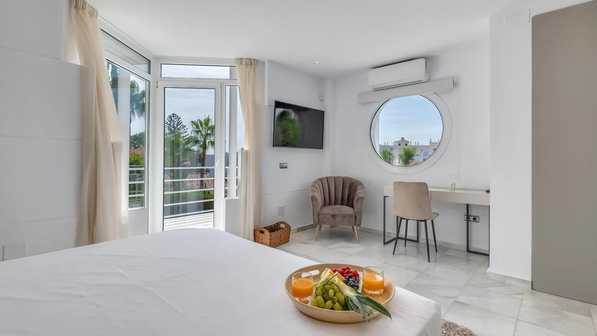 Tropical 4 Bdrm Villa In Prime Location W Jacuzzi Marbella 0*,