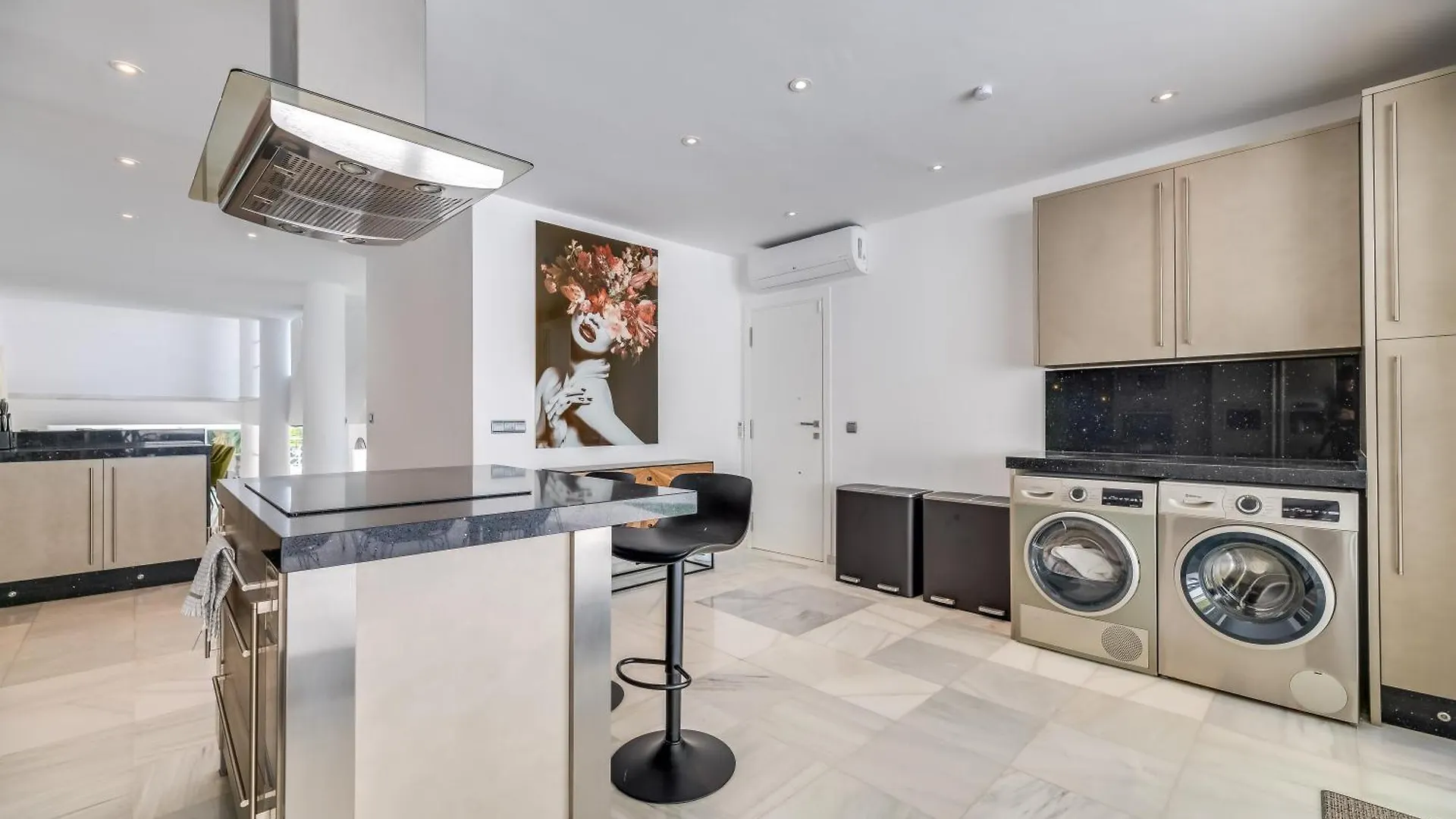 Apartment Tropical 4 Bdrm Villa In Prime Location W Jacuzzi Marbella Spain