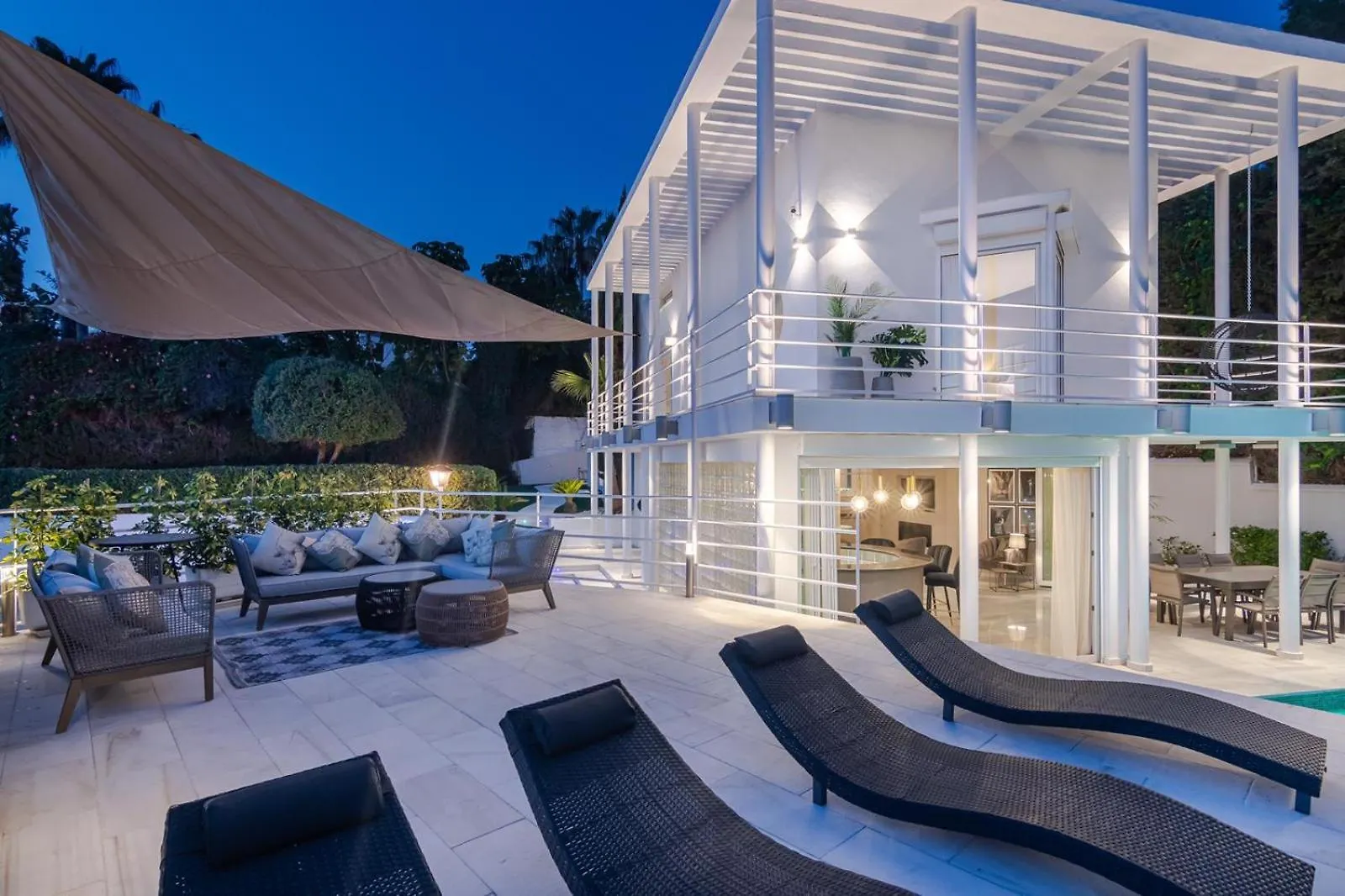 Tropical 4 Bdrm Villa In Prime Location W Jacuzzi Marbella Spain