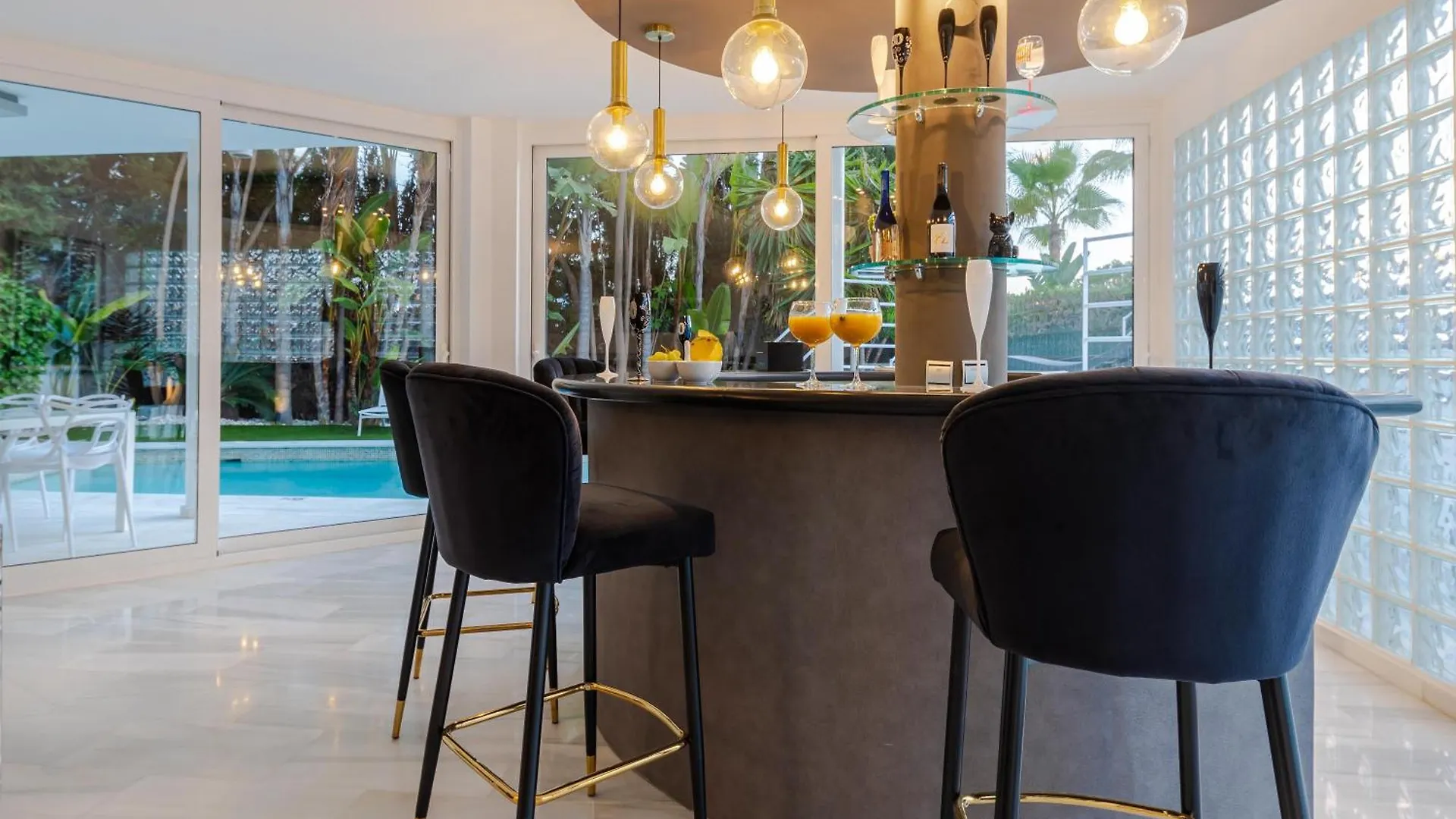 Apartment Tropical 4 Bdrm Villa In Prime Location W Jacuzzi Marbella Spain
